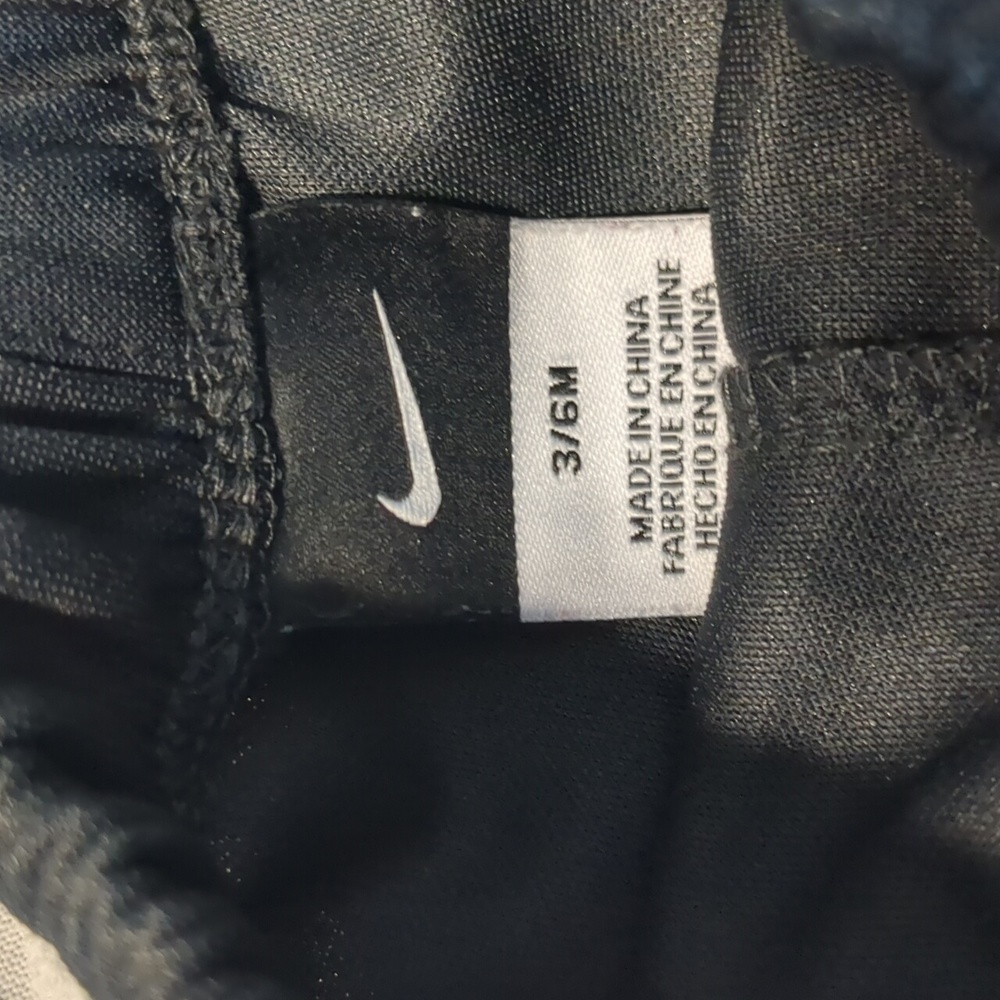 Baby Nike White and Navy Onesie with Gray Pants 3-6 Month - Picture 2 of 4
